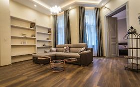 Fashion Street Apartments